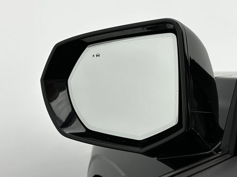 Used 2021 GMC Yukon Denali w/ Denali Premium Package image 13