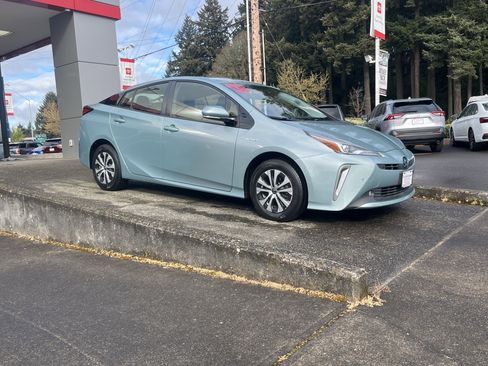 Certified 2020 Toyota Prius XLE w/ Advanced Technology Package image 1
