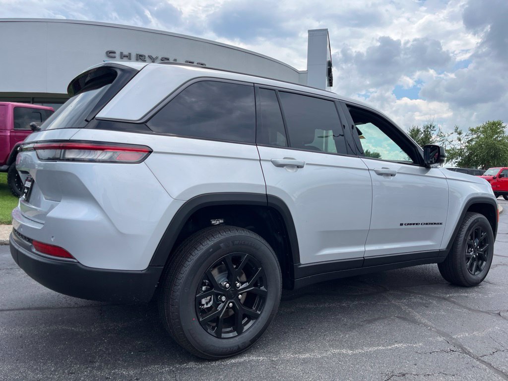 New 2026 Jeep Grand Cherokee Altitude AWD/4WD image 46