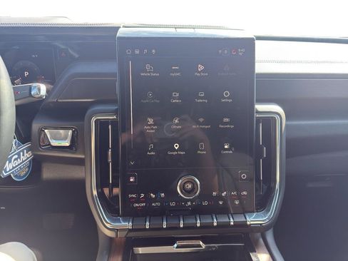 Used 2025 GMC Yukon XL Denali AWD/4WD image 15