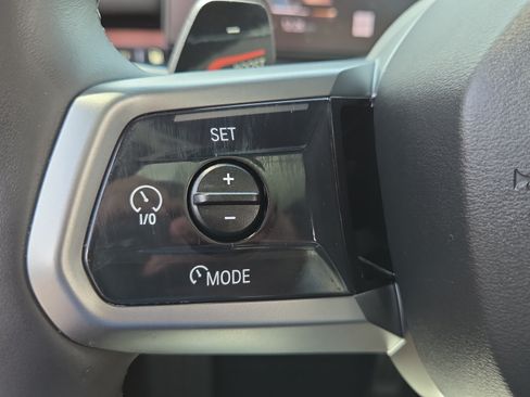 Used 2025 BMW 550e xDrive w/ Premium Package AWD/4WD image 23