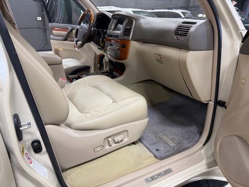 Used 2005 Lexus LX 470 4WD image 25