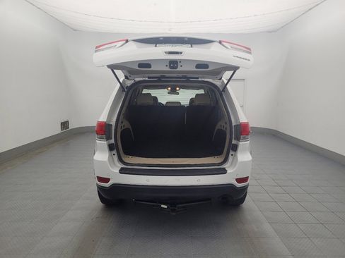 Used 2018 Jeep Grand Cherokee Laredo image 29