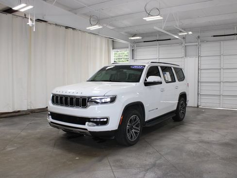 Used 2022 Jeep Wagoneer Series III w/ Flexible Seating Group AWD/4WD image 4