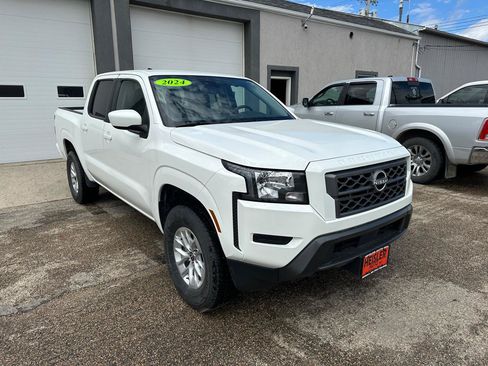 Used 2024 Nissan Frontier SV AWD/4WD image 2