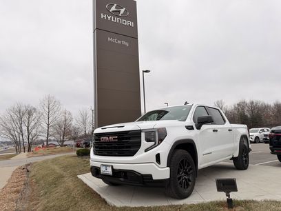 Used 2024 GMC Sierra 1500 Pro w/ Graphite Edition