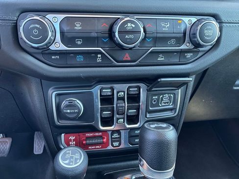 Used 2024 Jeep Wrangler Unlimited Rubicon 4xe AWD/4WD image 25