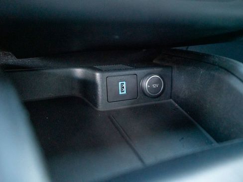 Used 2020 Ford Escape SE image 25