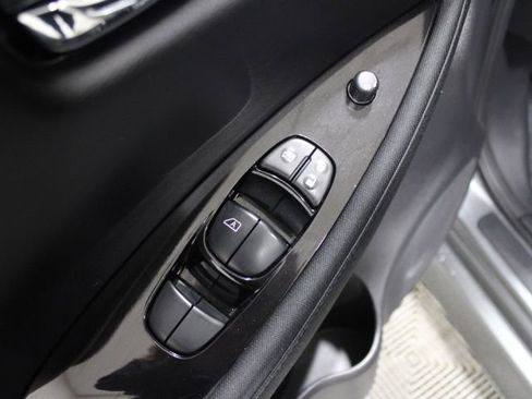 Used 2020 Nissan Leaf SV w/ SV Technology Package image 16