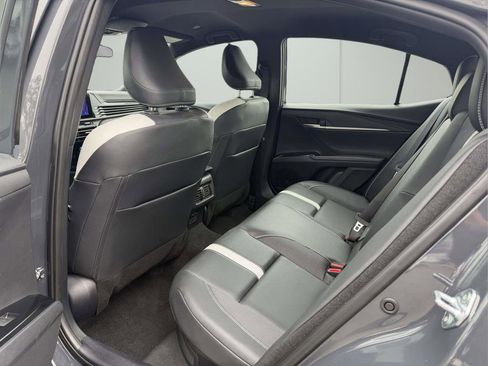 Used 2025 Toyota Camry SE image 14