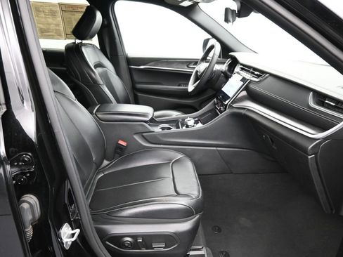 Used 2024 Jeep Grand Cherokee L Limited w/ Luxury Tech Group II image 11