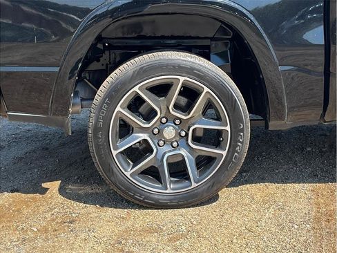 Used 2019 RAM 1500 Laramie AWD/4WD image 14