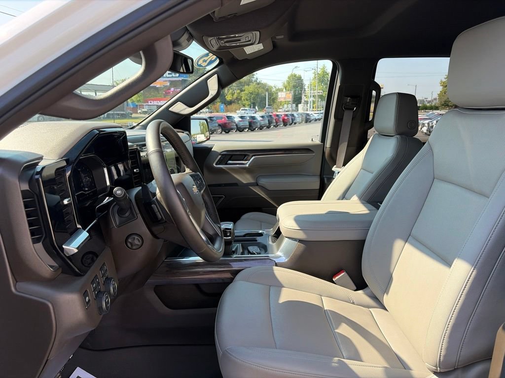 Used 2025 Chevrolet Silverado 1500 LTZ AWD/4WD image 22