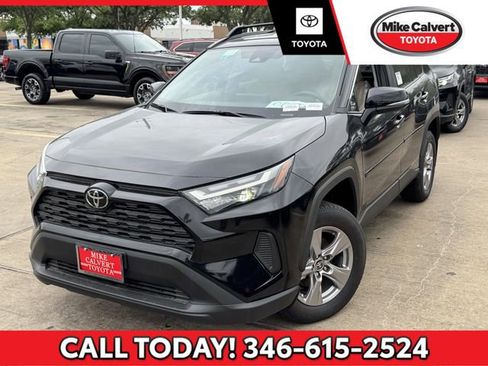 Used 2025 Toyota RAV4 XLE image 1