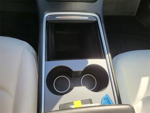 Used 2023 Tesla Model Y Performance image 28
