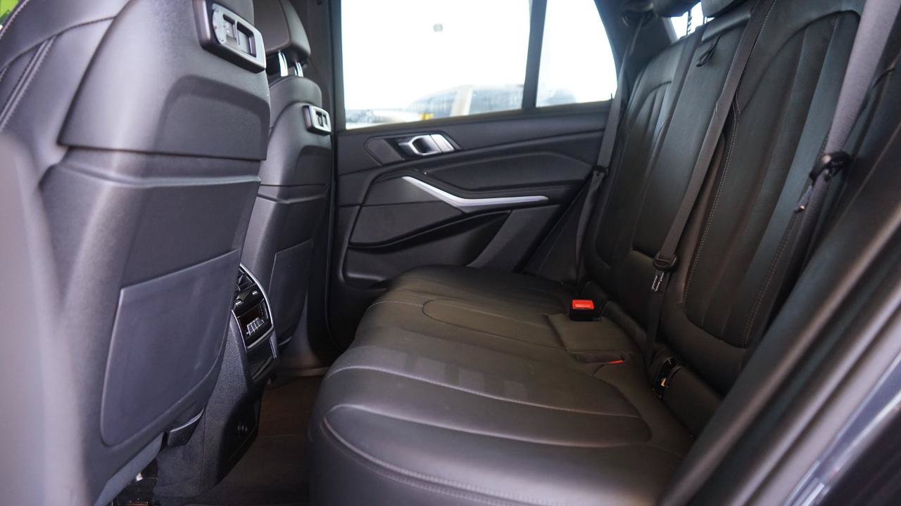 Used 2021 BMW X5 sDrive40i w/ M Sport Package RWD image 24