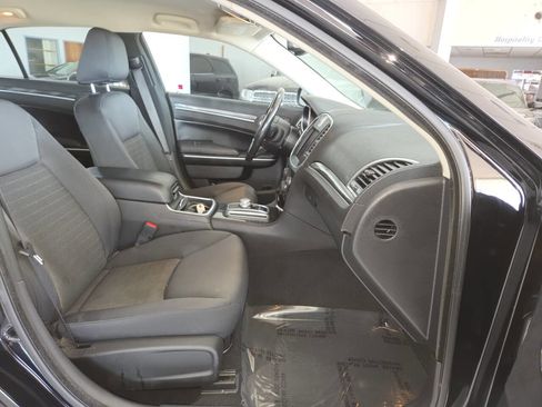 Used 2022 Chrysler 300 Touring w/ Sport Appearance Package RWD image 26