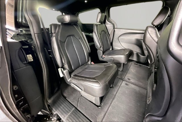 Used 2026 Chrysler Pacifica Select FWD image 21