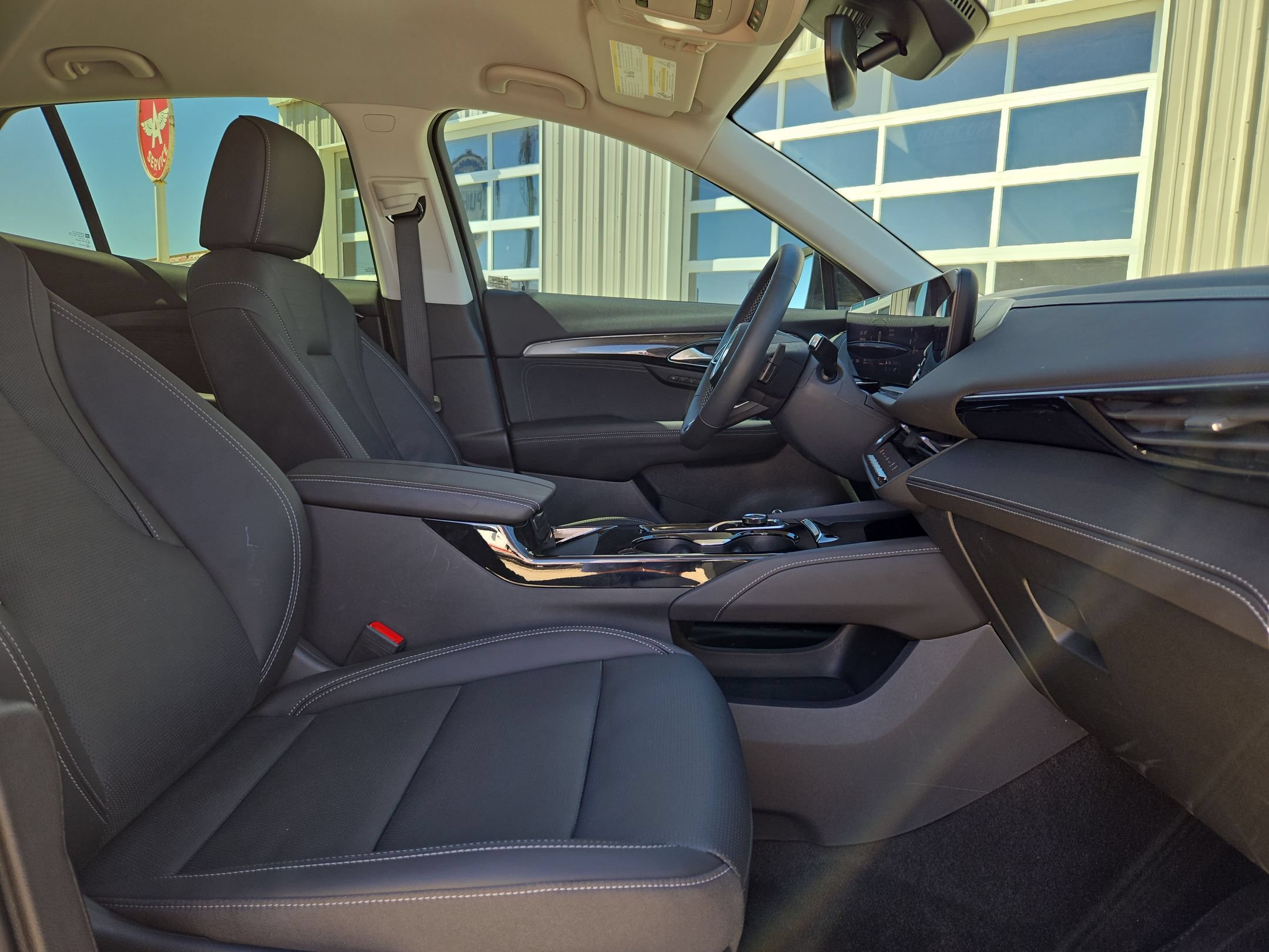 Used 2025 Buick Envision Preferred AWD/4WD image 27