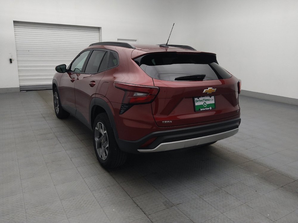 Used 2025 Chevrolet Trax LT w/ LT Convenience Package FWD image 5