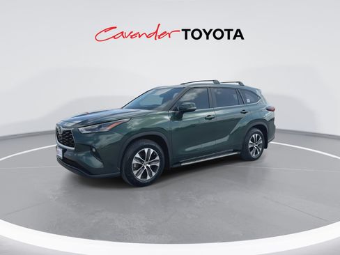 Certified 2024 Toyota Highlander XLE FWD image 4