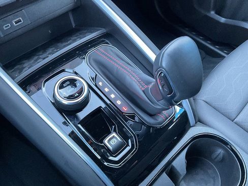 Used 2023 Chevrolet Colorado Z71 w/ Z71 Convenience Package 2 image 26