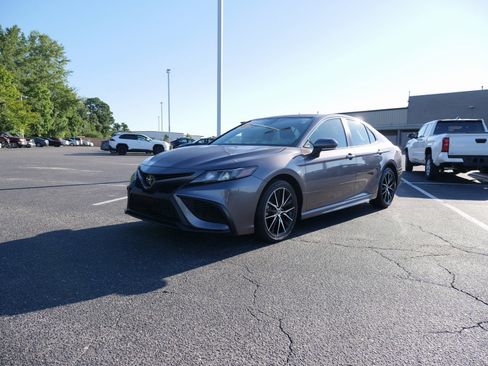 Used 2023 Toyota Camry SE image 8