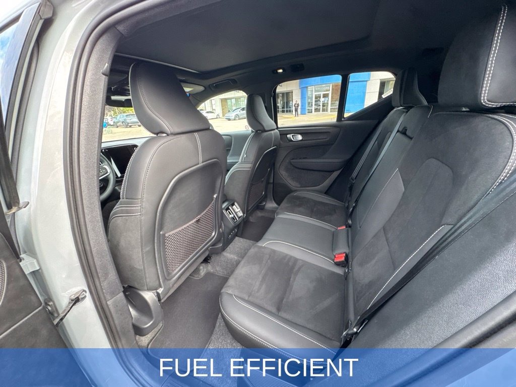 Used 2025 Volvo XC40 B5 Plus AWD/4WD image 25