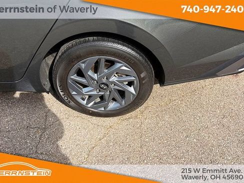 Used 2024 Hyundai Elantra SEL FWD image 18