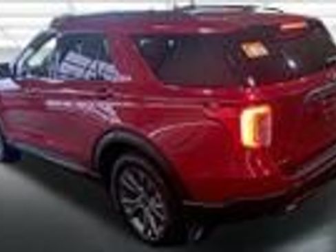 Used 2024 Ford Explorer XLT w/ Equipment Group 202A AWD/4WD image 12