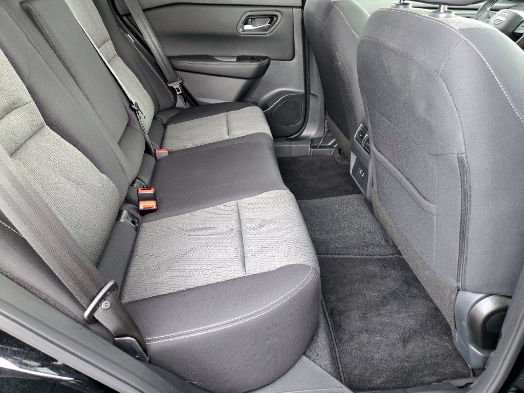 Certified 2026 Nissan Rogue SV FWD image 20