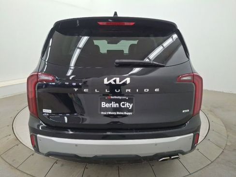Used 2023 Kia Telluride S image 6