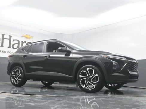 New 2026 Chevrolet Trax RS w/ Sunroof Package image 2