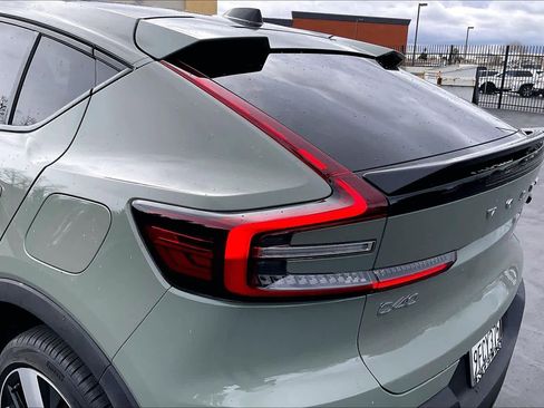 Used 2023 Volvo C40 P8 Recharge Ultimate image 32