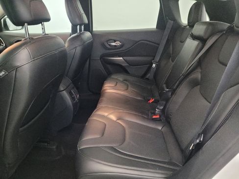 Used 2019 Jeep Cherokee Limited image 18