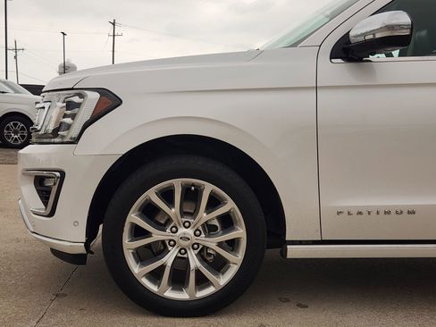 Used 2019 Ford Expedition Platinum RWD image 9