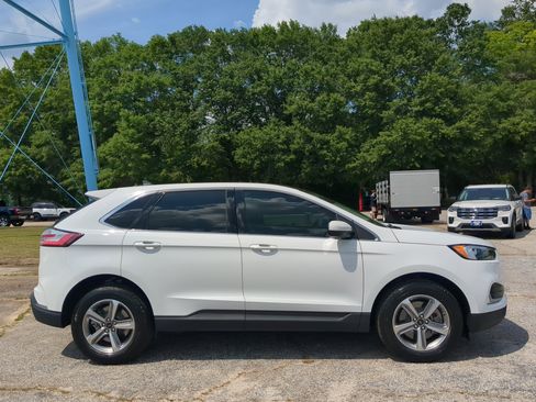 Certified 2024 Ford Edge SEL w/ Convenience Package AWD/4WD image 2