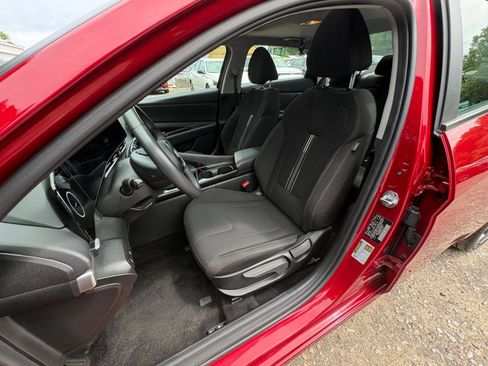 Used 2025 Hyundai Elantra SEL FWD image 36