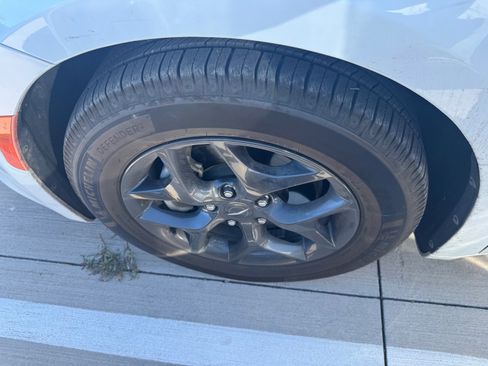Used 2019 Chrysler Pacifica Touring-L Plus w/ S Appearance Package image 8