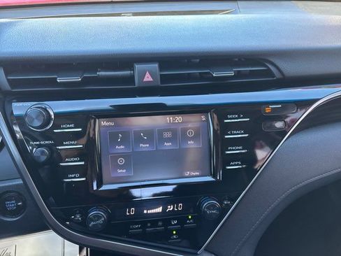 Used 2018 Toyota Camry XLE image 31