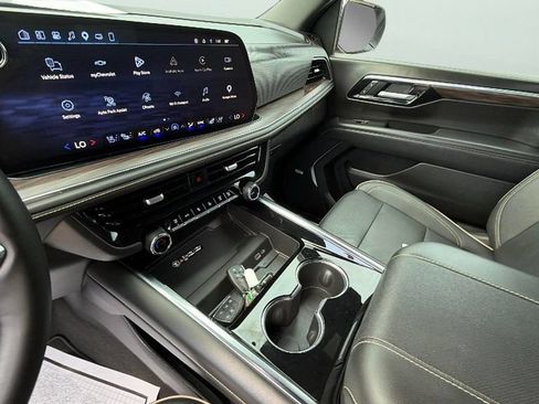 Certified 2025 Chevrolet Suburban Premier AWD/4WD image 19