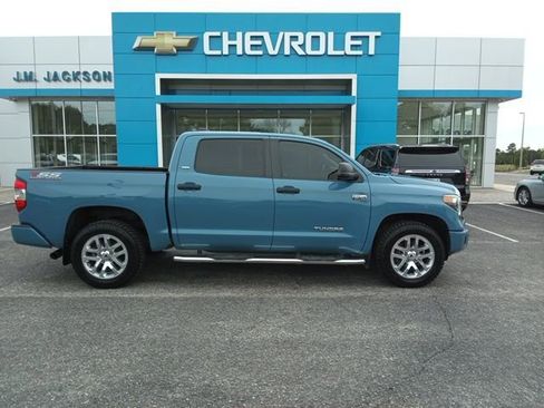 Used 2020 Toyota Tundra SR5 w/ SR5 Leather Package image 6