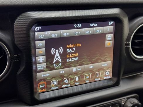 Used 2022 Jeep Wrangler Sahara w/ Cold Weather Group image 17