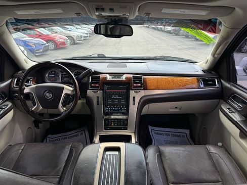 Used 2012 Cadillac Escalade Platinum AWD/4WD image 13