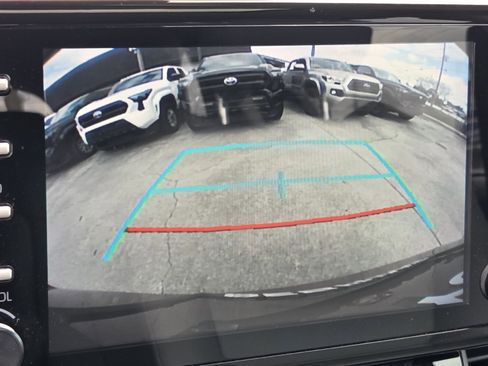 Certified 2022 Toyota Sienna XLE image 18