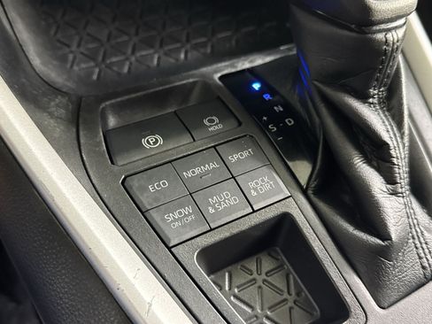 Used 2021 Toyota RAV4 XLE AWD/4WD image 33