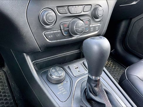 Used 2021 Jeep Cherokee Trailhawk w/ Technology Group AWD/4WD image 12