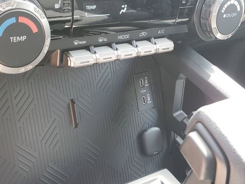 Certified 2025 Toyota Tacoma SR5 AWD/4WD image 28