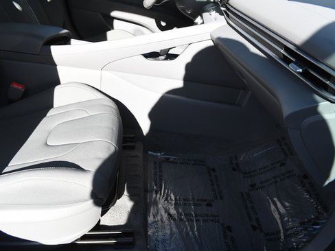 Used 2023 Hyundai Elantra SEL w/ Convenience Package image 25