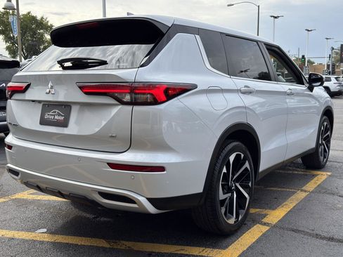 Used 2024 Mitsubishi Outlander SE image 14
